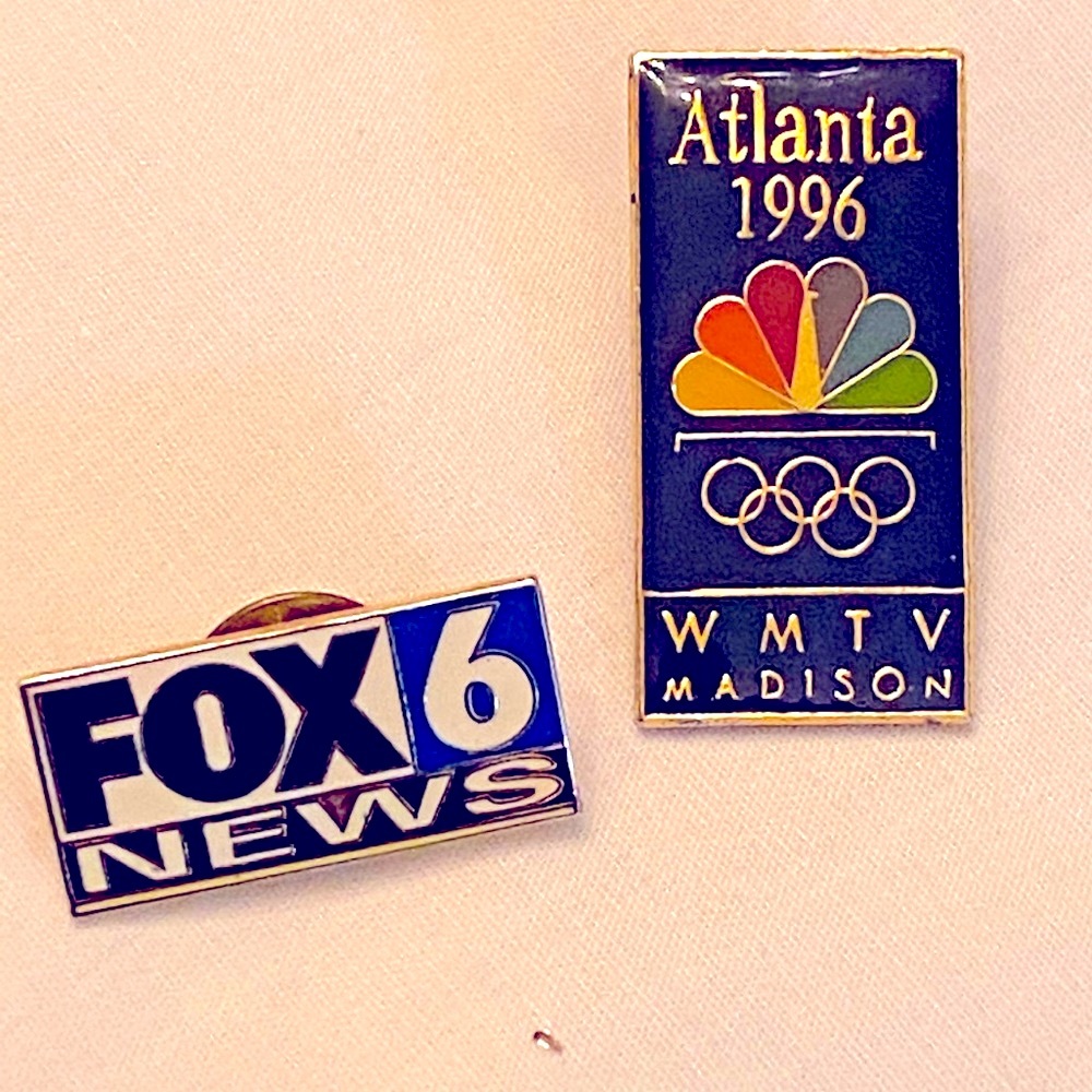 2 Vintage/Collectible Local 📺 TV News📰 Pins